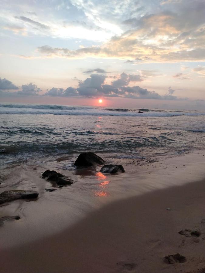 Near Beach Rest Унаватуна Екстер'єр фото