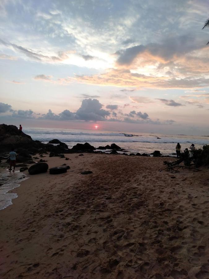 Near Beach Rest Унаватуна Екстер'єр фото
