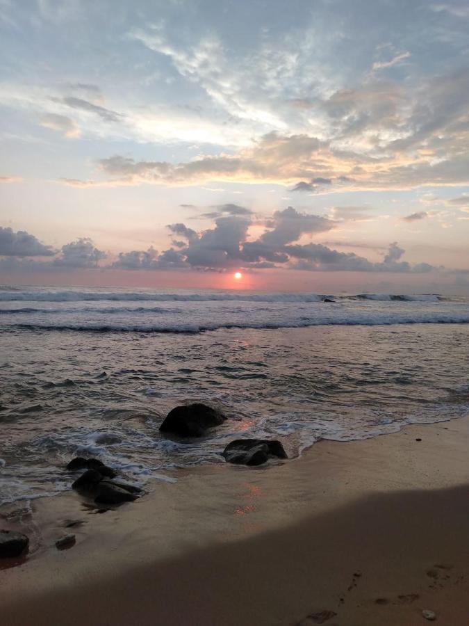 Near Beach Rest Унаватуна Екстер'єр фото